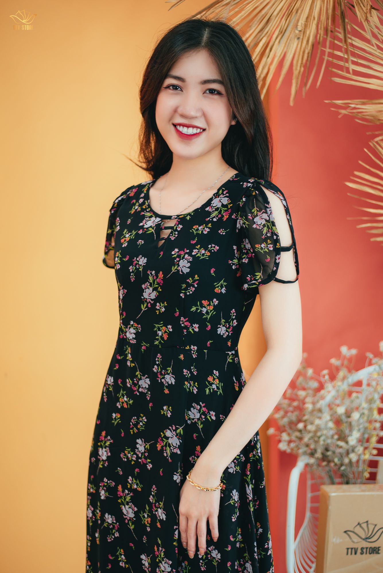 Đầm xòe - Cổ tròn khoét V tay đan dây - CT - Đen hoa - TTV1405