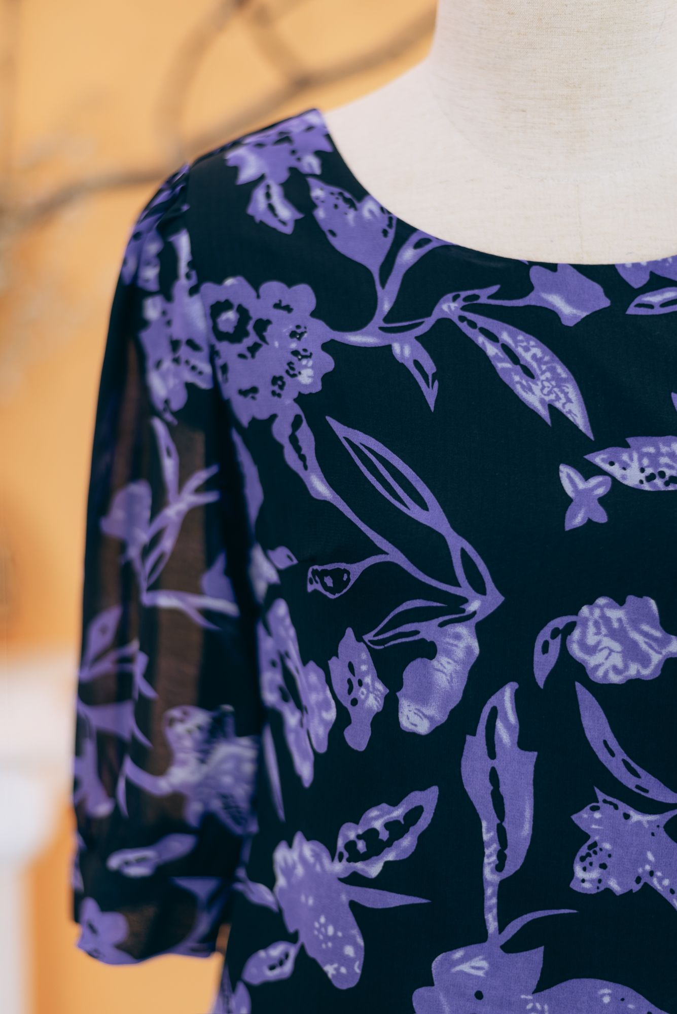 Áo - Cổ tròn tay lỡ - CT - Đen hoa tím - TTV1732