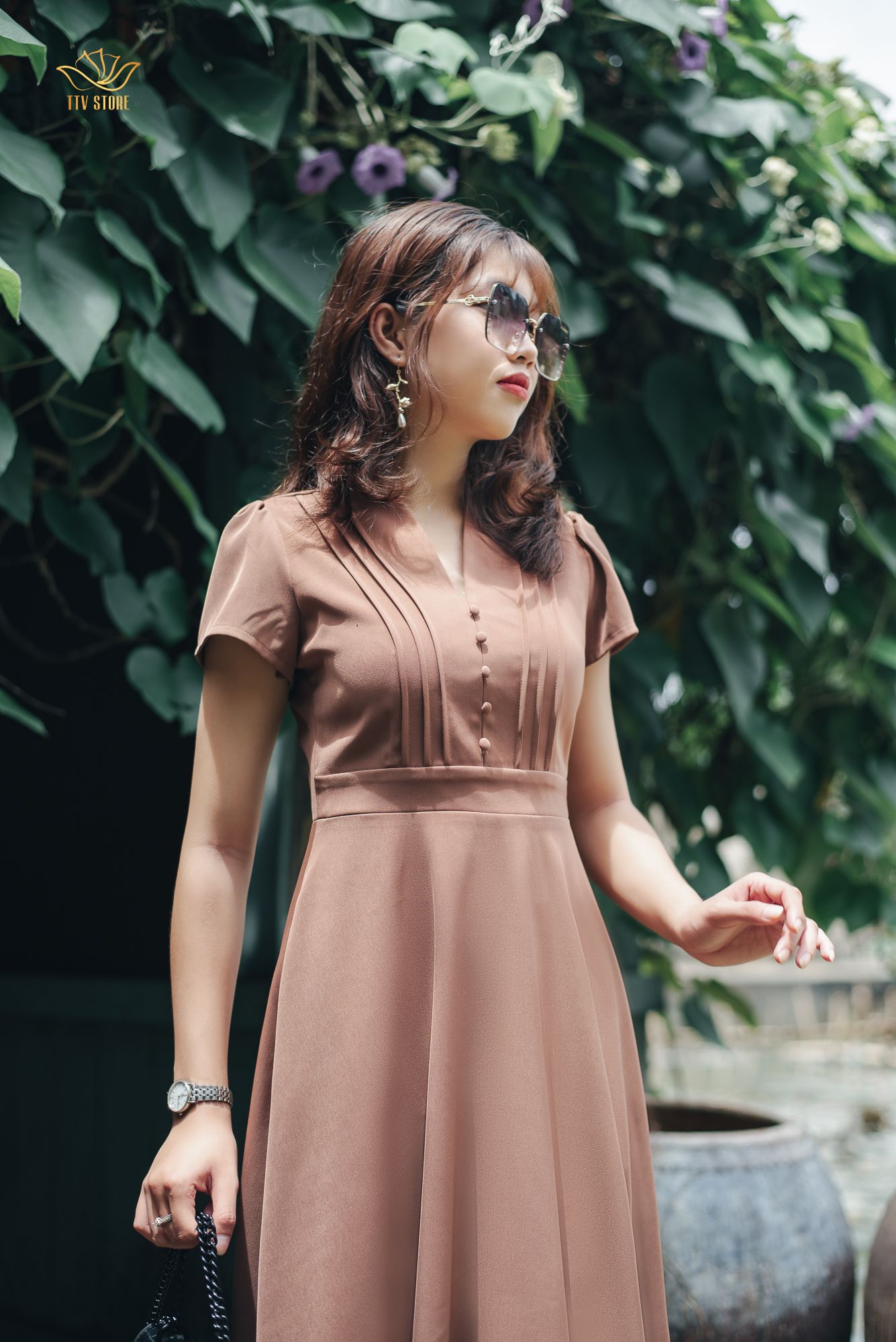 Đầm xoè - Cổ V kết nút tay ngắn - CD - Nâu cà phê - TTV1128