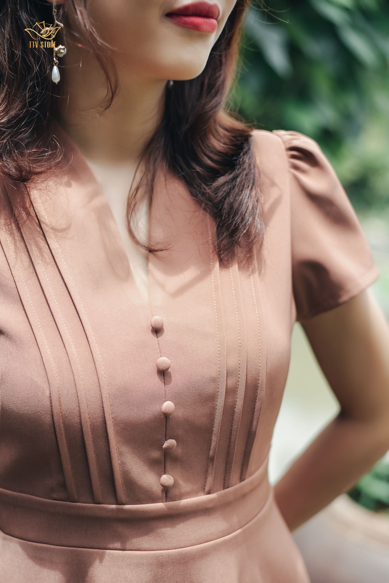 Đầm xoè - Cổ V kết nút tay ngắn - CD - Nâu cà phê - TTV1128