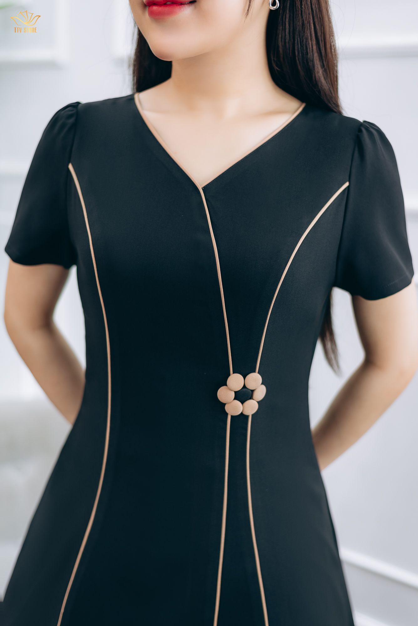 Đầm xòe 8 mảnh - Cổ tim tay ngắn - CD - Đen - TTV1445