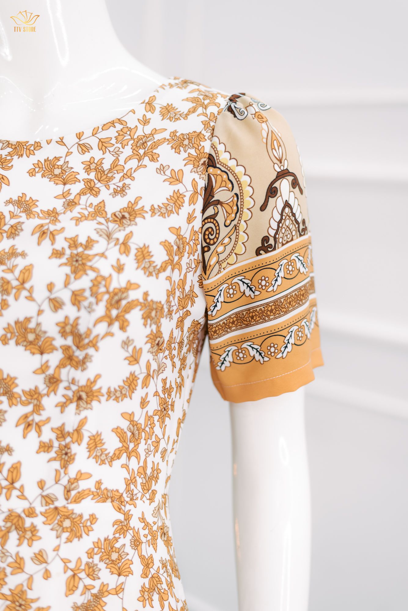 Đầm form A  - Cổ tròn tay ngắn - CT - Trắng hoa cam - TTV1440