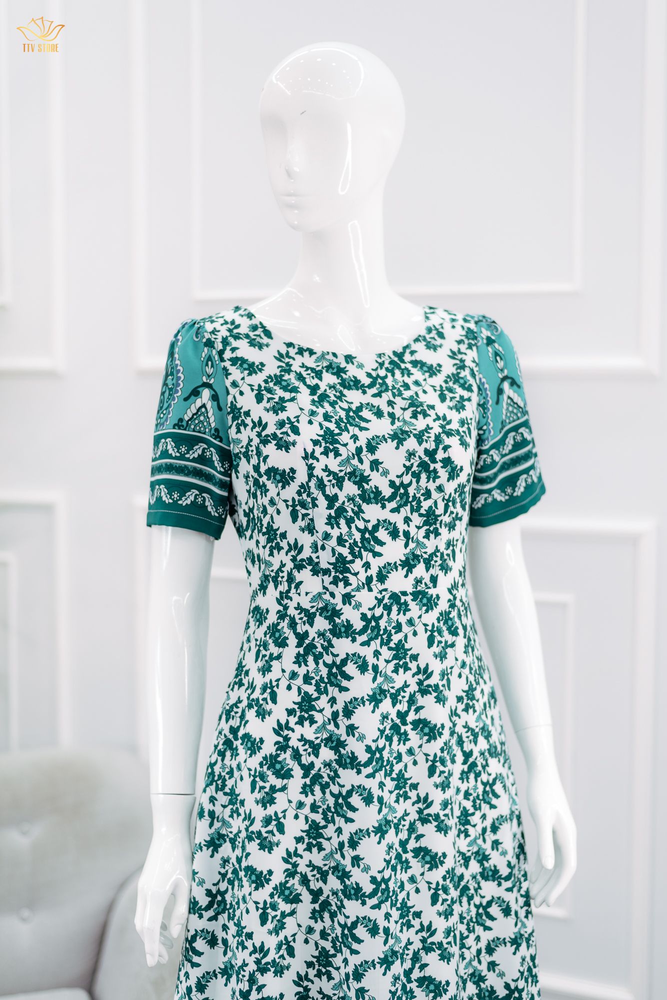 Đầm form A - Cổ tròn tay ngắn - CT - Trắng hoa xanh - TTV1440