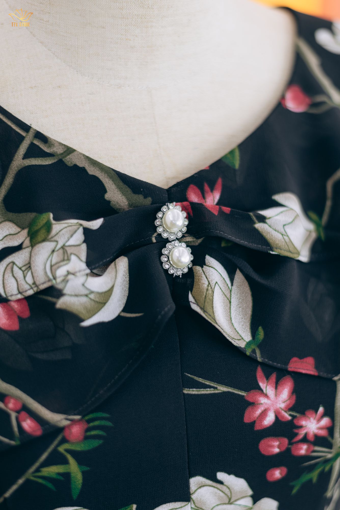 Đầm xòe - Cổ tim kết ngọc tay cánh bướm - CD - Đen hoa - TTV1740