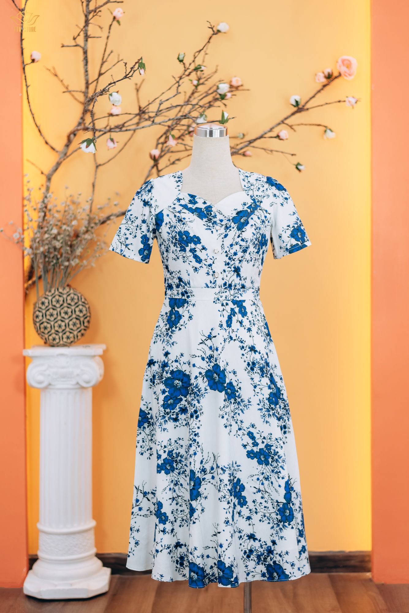 Đầm xòe - Cổ vuông tim kết nút tay ngắn - CD - Trắng hoa xanh - TTV1743