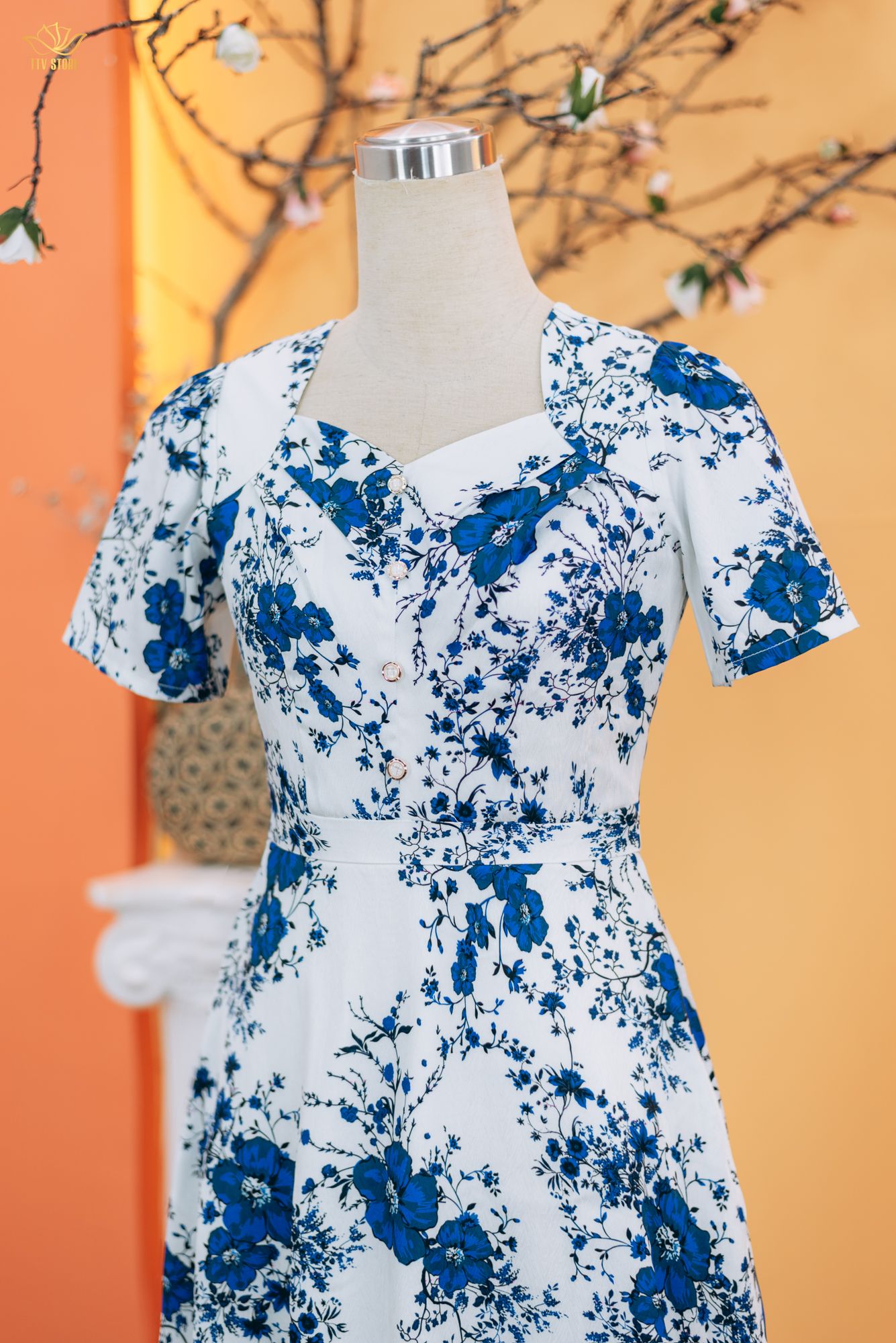 Đầm xòe - Cổ vuông tim kết nút tay ngắn - CD - Trắng hoa xanh - TTV1743