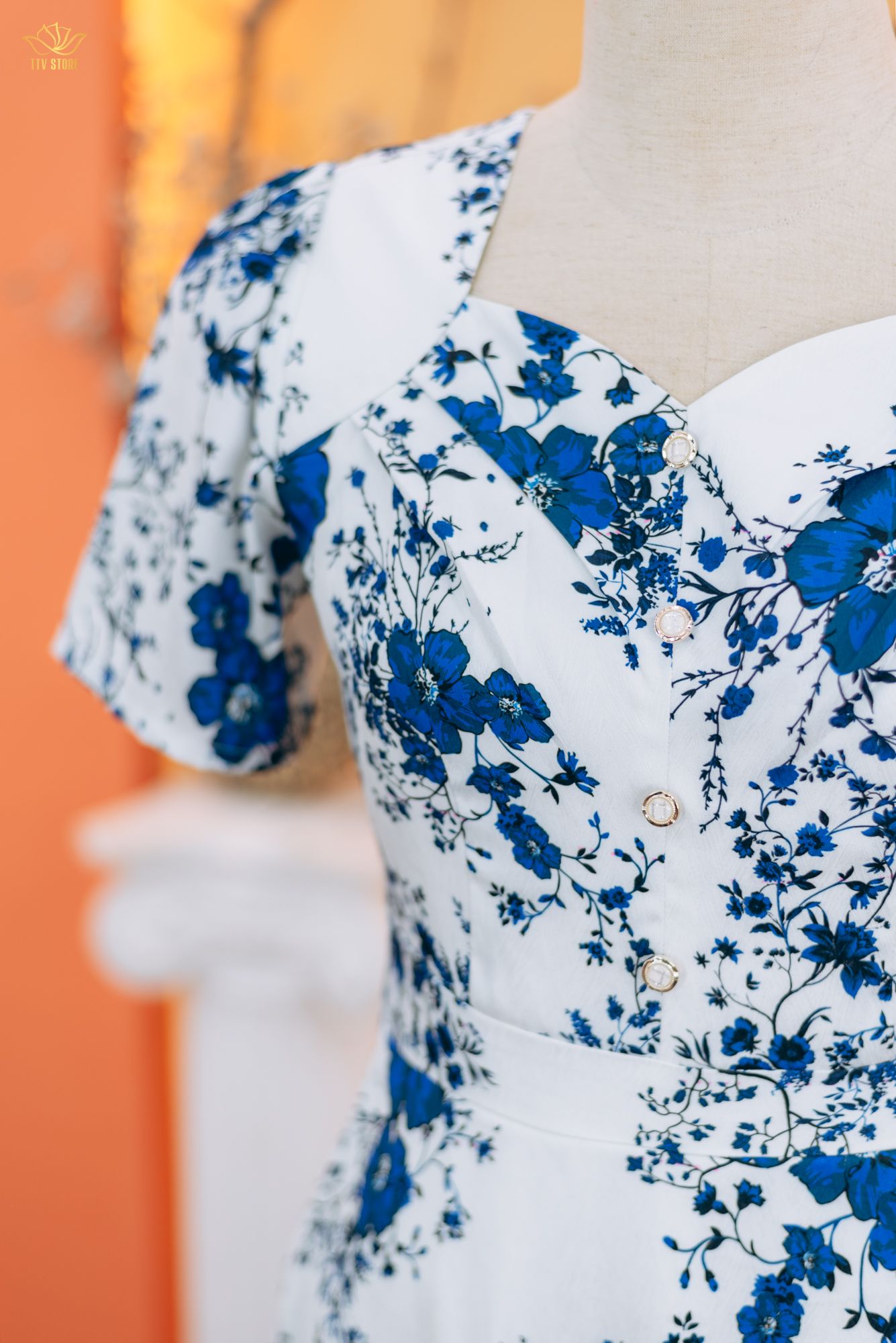 Đầm xòe - Cổ vuông tim kết nút tay ngắn - CD - Trắng hoa xanh - TTV1743