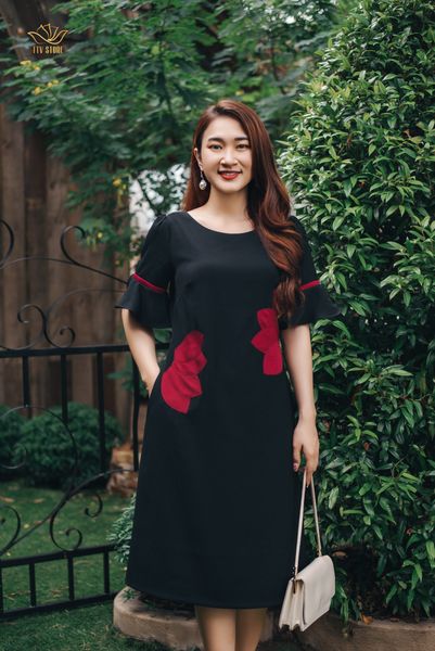Đầm suông - Cổ tròn tay bèo - CV - Đen hoa đỏ - TTV1187