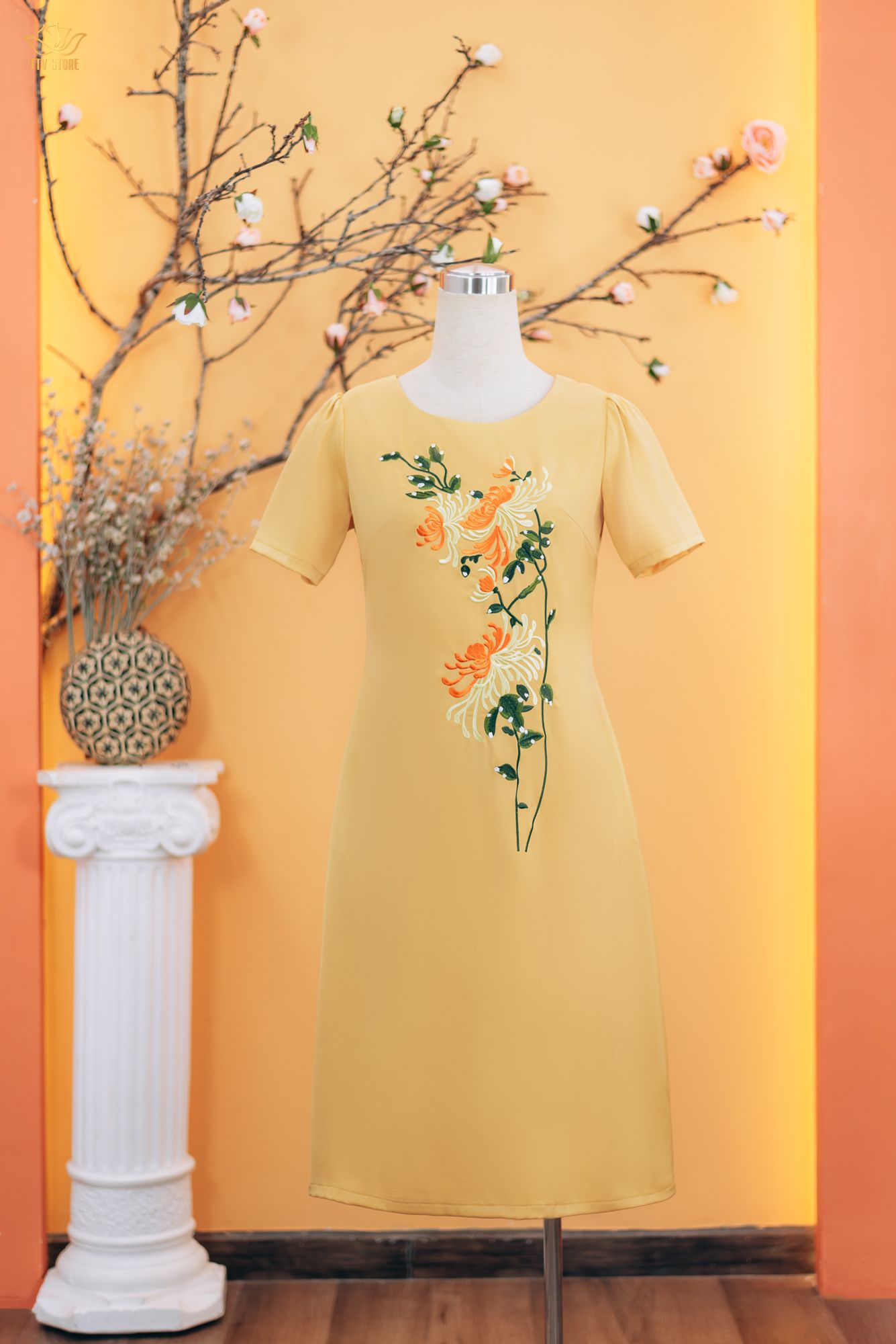 Đầm suông - Cổ tròn hoa thêu tay ngắn - CD - Vàng - TTV1751