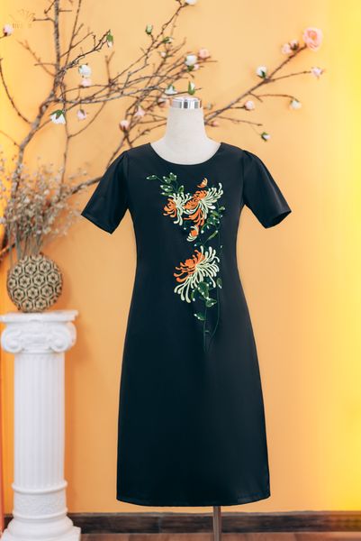 Đầm suông - Cổ tròn hoa thêu tay ngắn - CD - Đen - TTV1751
