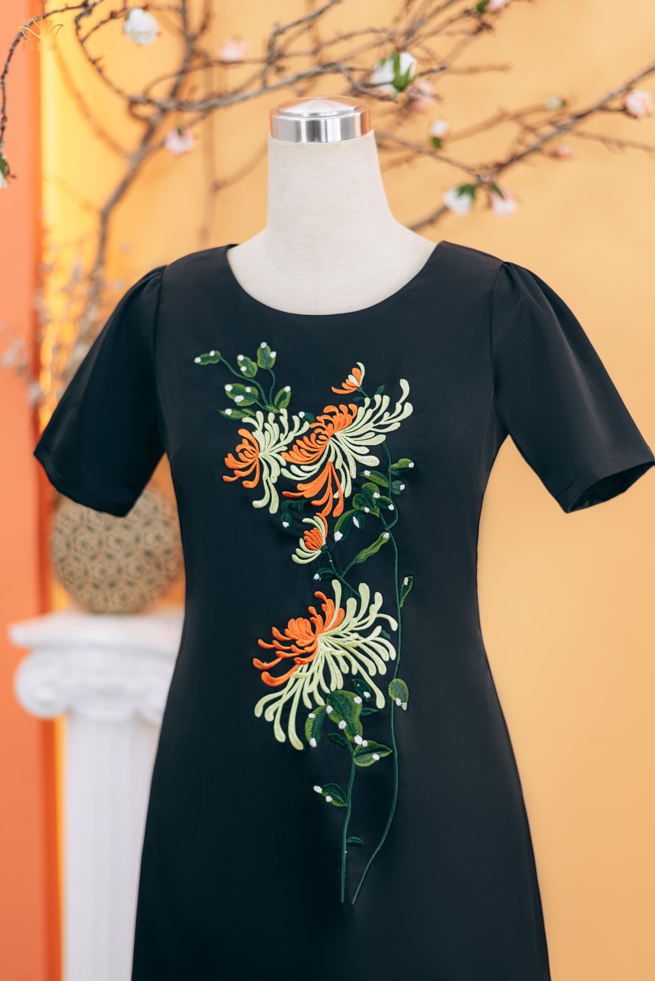 Đầm suông - Cổ tròn hoa thêu tay ngắn - CD - Đen - TTV1751