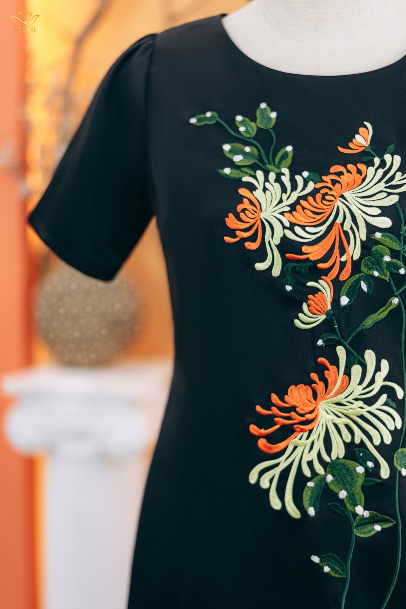 Đầm suông - Cổ tròn hoa thêu tay ngắn - CD - Đen - TTV1751