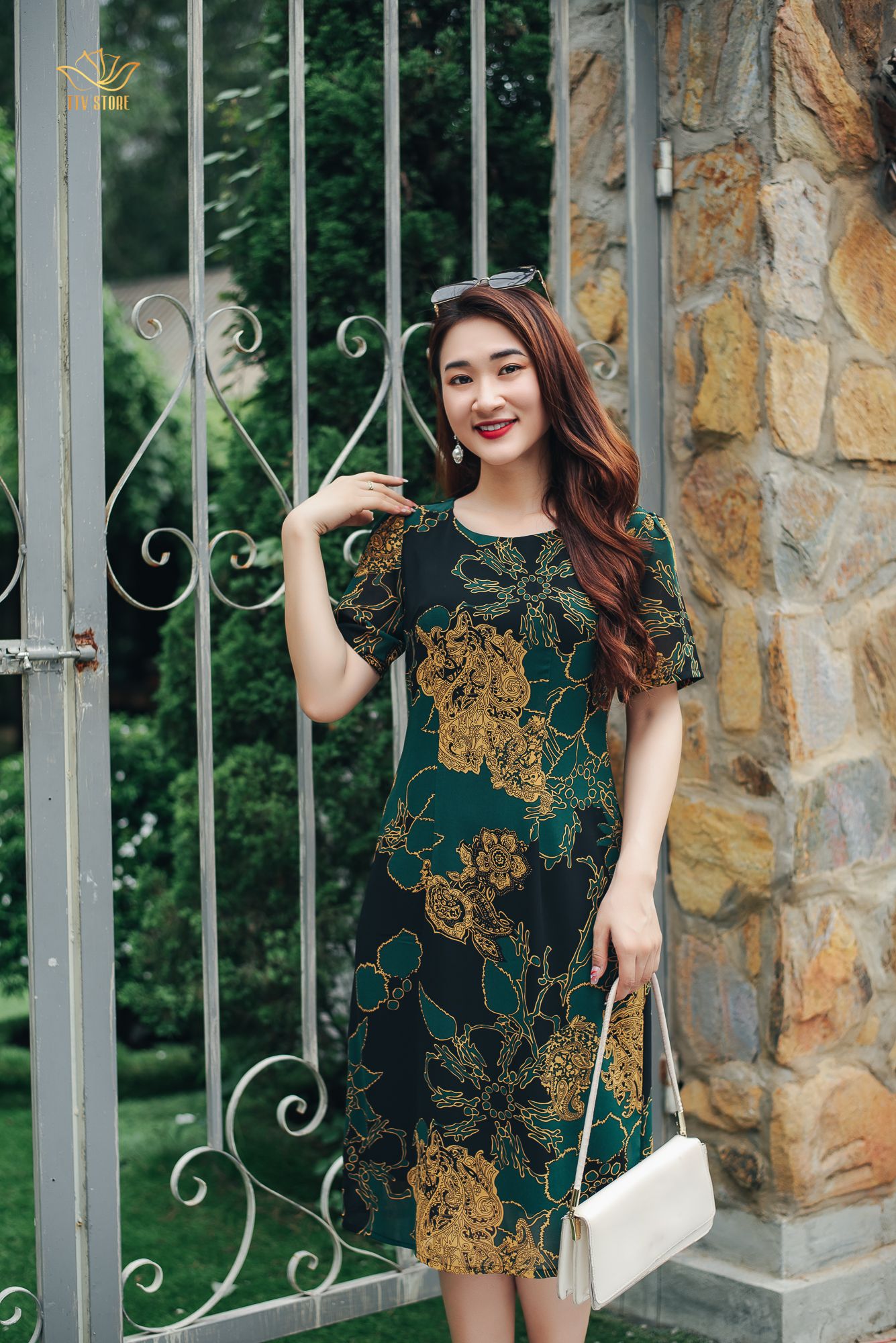 Đầm suông - Cổ tròn tay ngắn - CD - Đen họa tiết - TTV1117