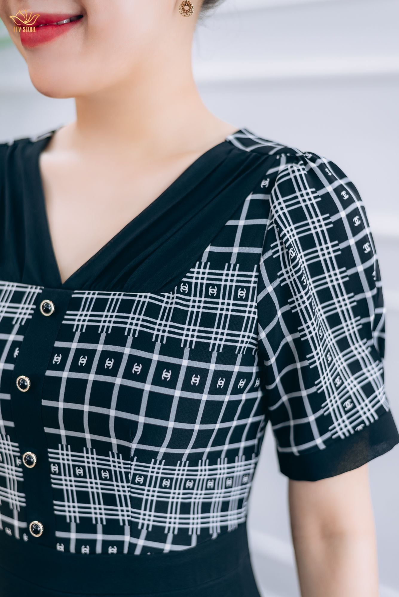 Đầm xòe - Cổ tim kết nút tay ngắn - CD - Đen họa tiết - TTV1451