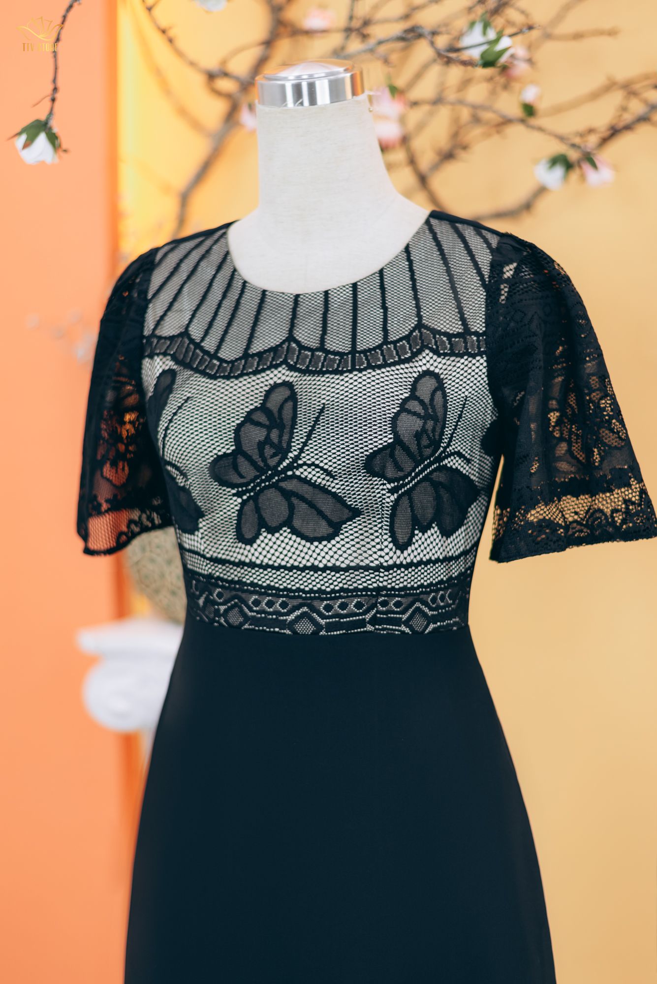 Đầm xòe - Cổ tròn tay ngắn phối ren - CT - Đen - TTV1752