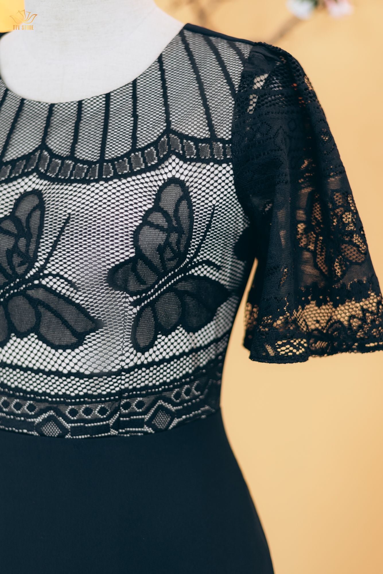 Đầm xòe - Cổ tròn tay ngắn phối ren - CT - Đen - TTV1752