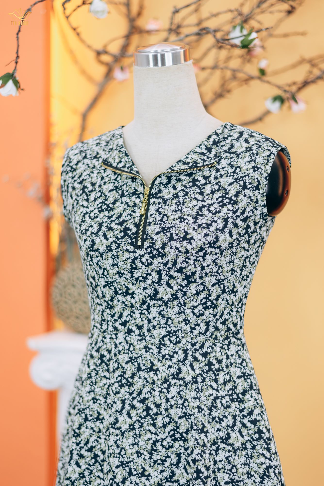 Đầm xòe - Cổ cánh én cách điệu tay sát nách - CV - Đen hoa trắng - TTV1744