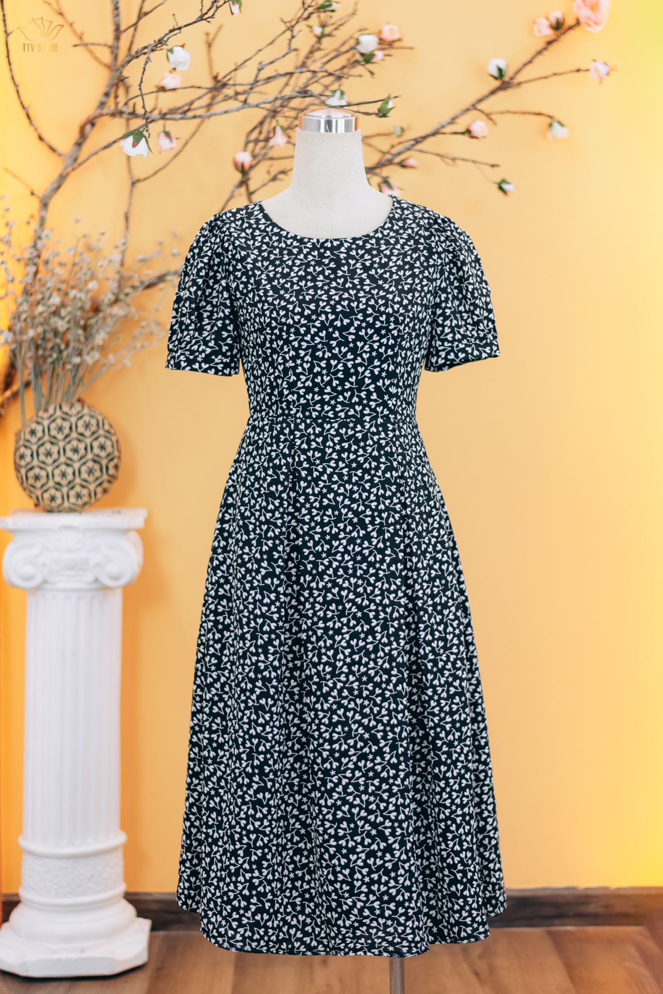 Đầm xòe - Cổ tròn tay ngắn - AH - Đen hoa trắng - TTV1748