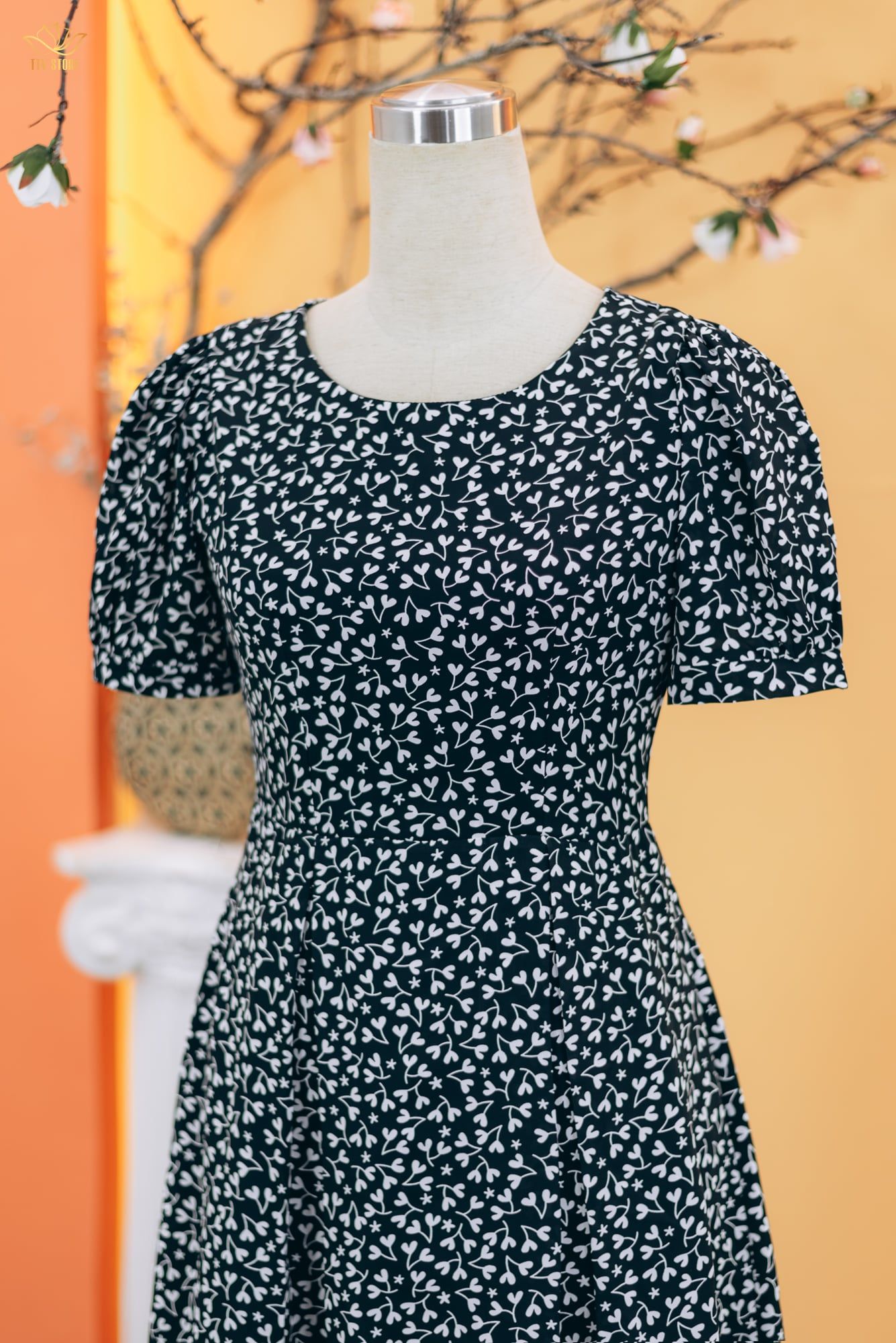 Đầm xòe - Cổ tròn tay ngắn - AH - Đen hoa trắng - TTV1748