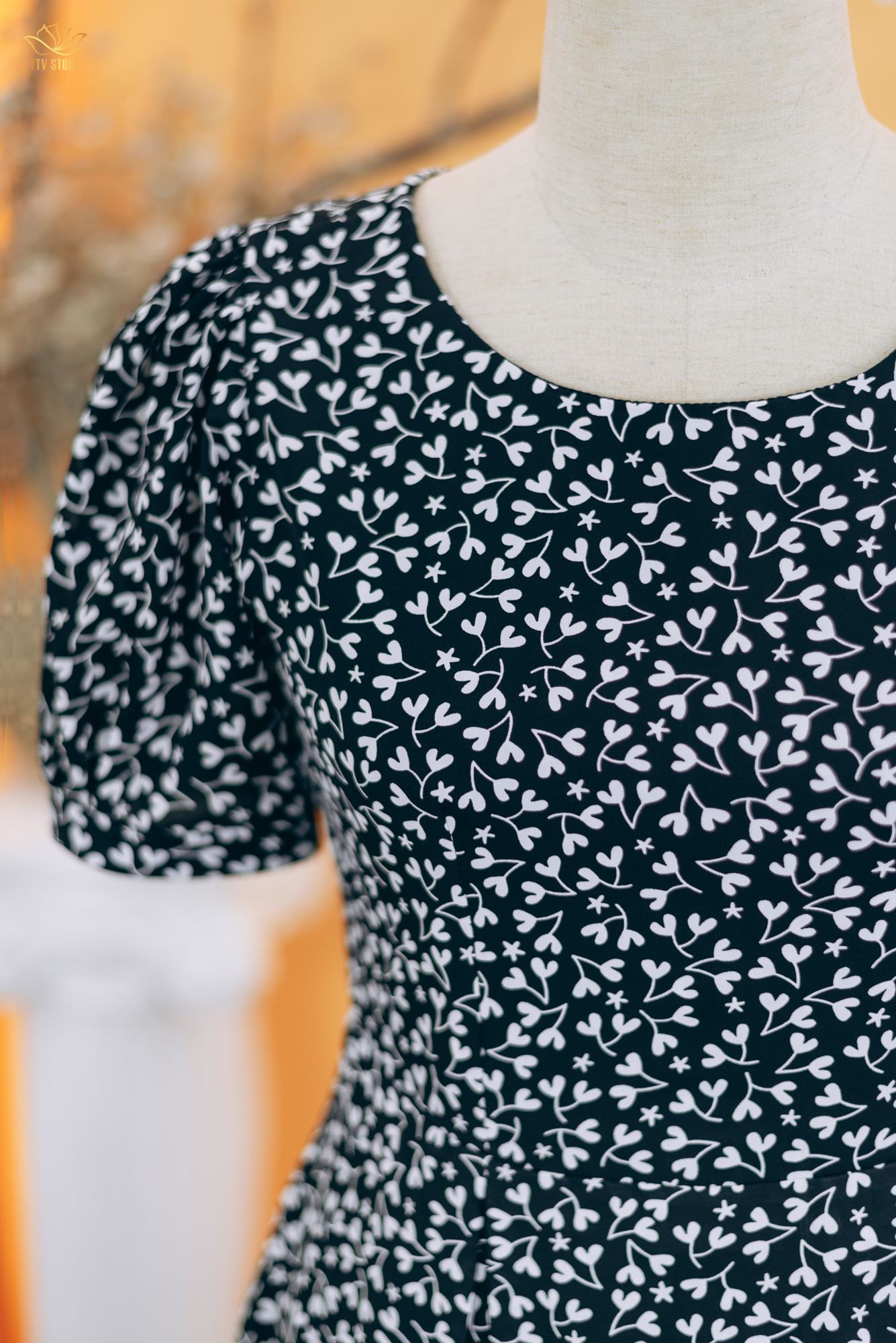 Đầm xòe - Cổ tròn tay ngắn - AH - Đen hoa trắng - TTV1748