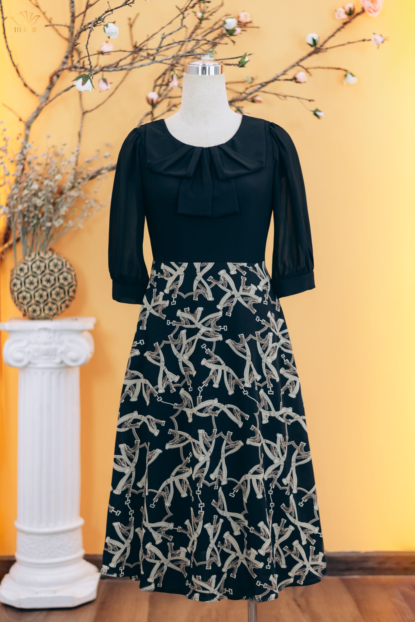 Đầm xòe - Cổ tròn nơ tay lỡ - CT - Đen họa tiết - TTV1754