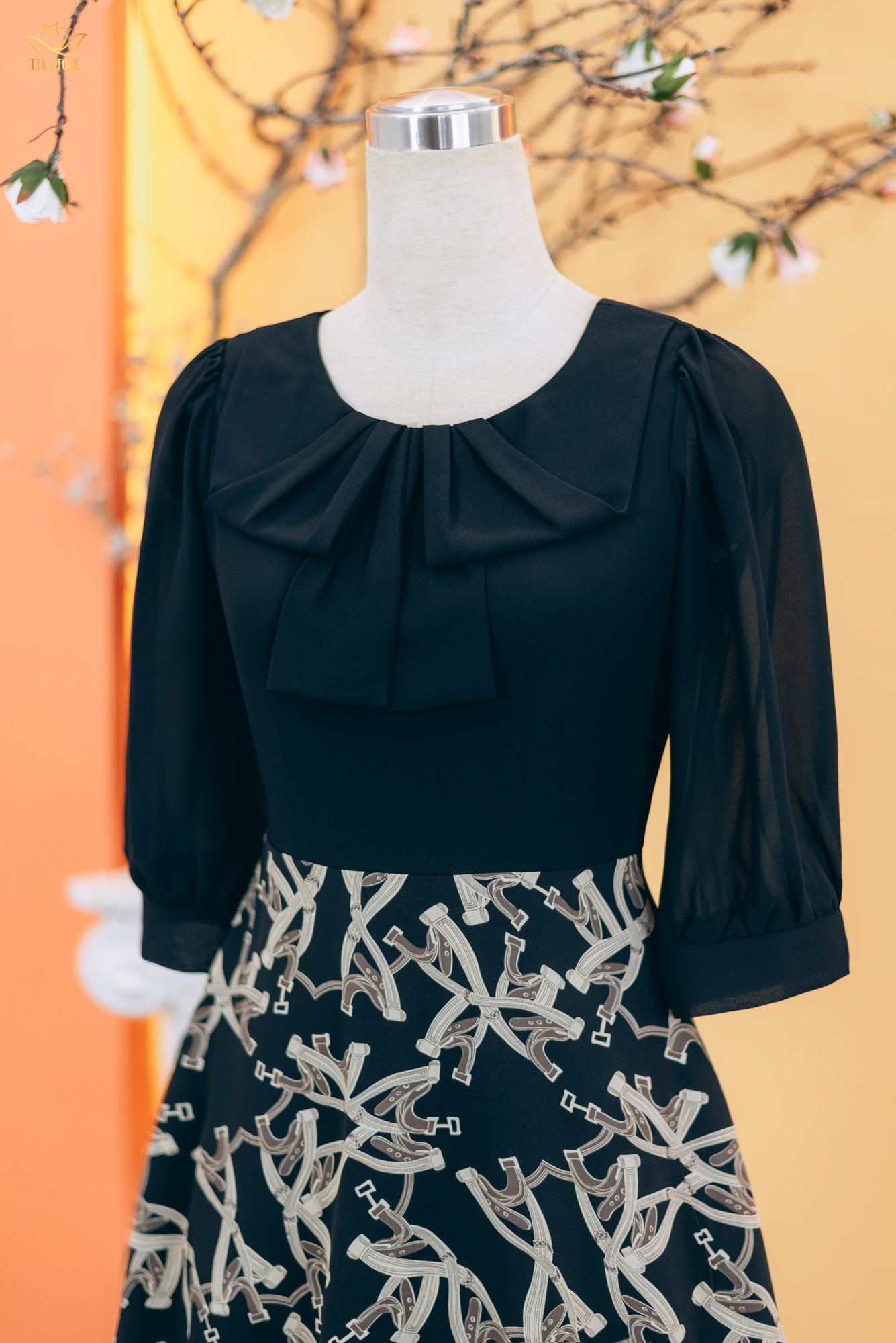 Đầm xòe - Cổ tròn nơ tay lỡ - CT - Đen họa tiết - TTV1754