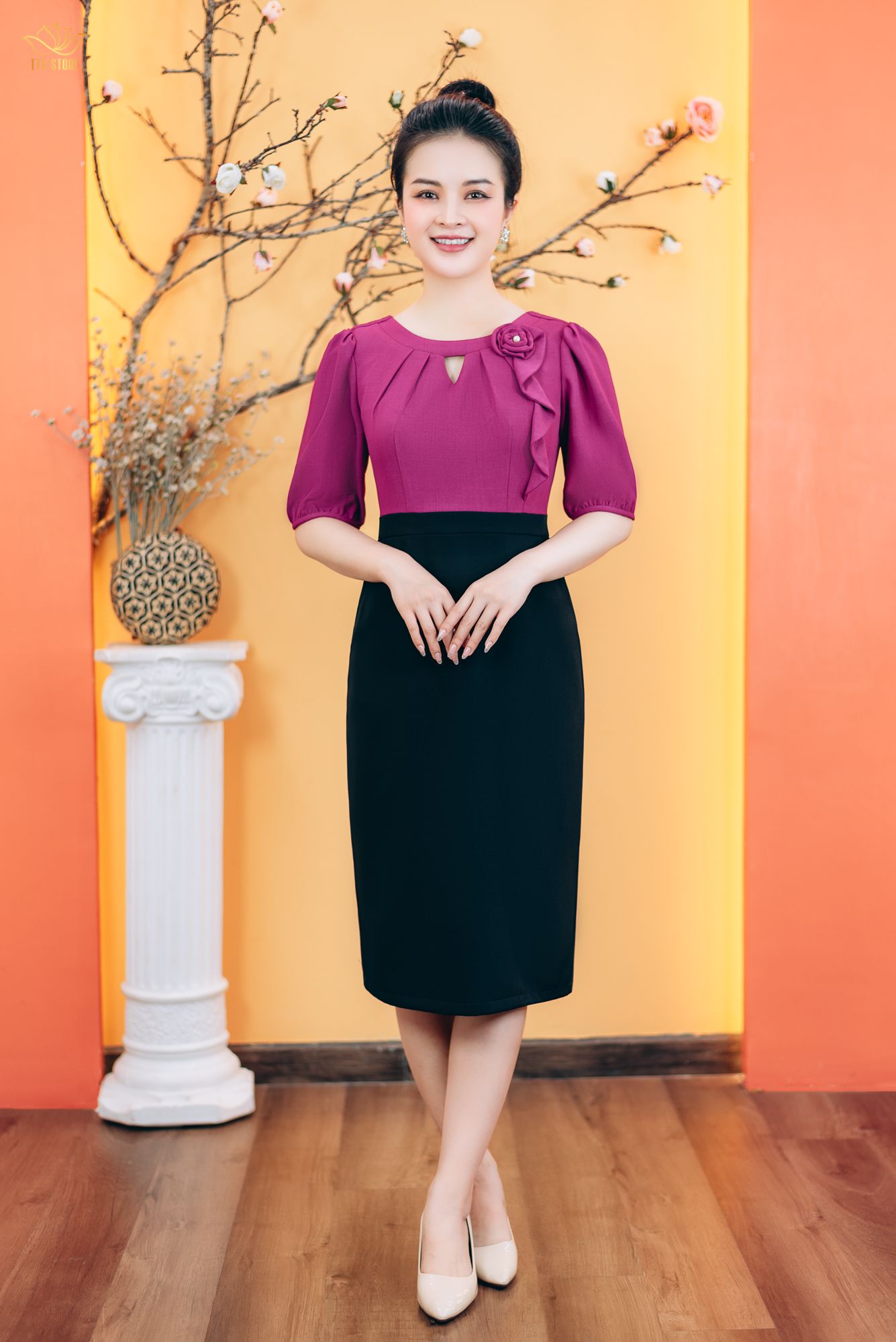 Đầm body - Cổ tròn khoét V kết hoa tay ngắn - CD - Đen hồng - TTV1760