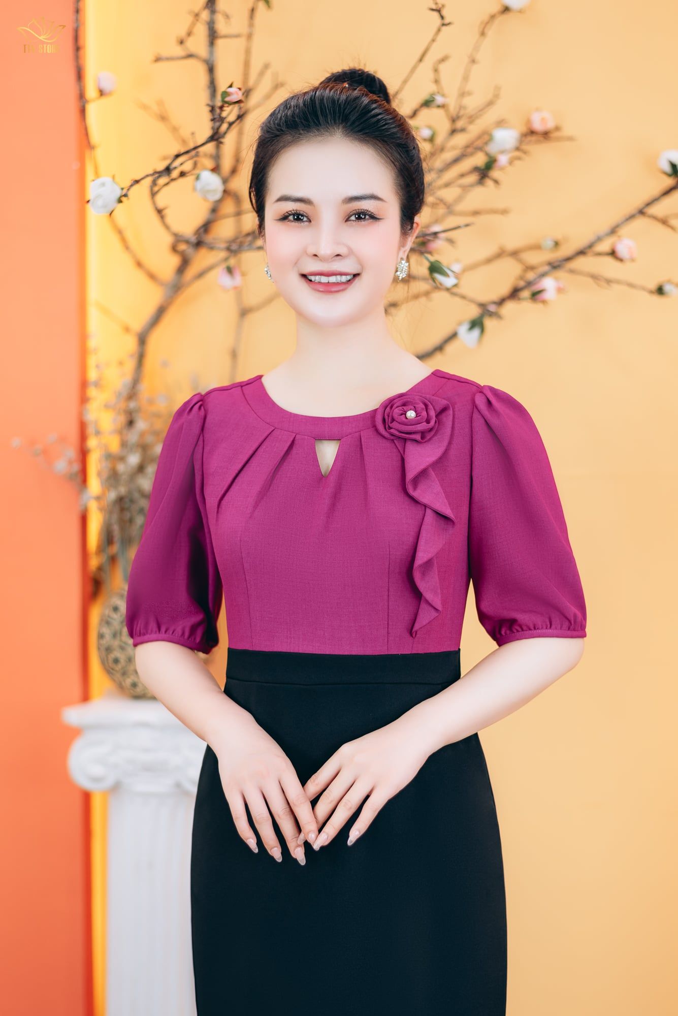 Đầm body - Cổ tròn khoét V kết hoa tay ngắn - CD - Đen hồng - TTV1760