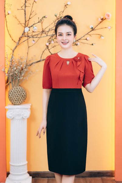 Đầm body - Cổ tròn khoét V kết hoa tay ngắn - CD - Đen cam - TTV1760