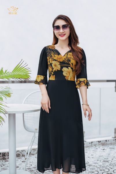 Đầm form A - Cổ sóng nước tay loe - CV - Đen hoa vàng - TTV1106