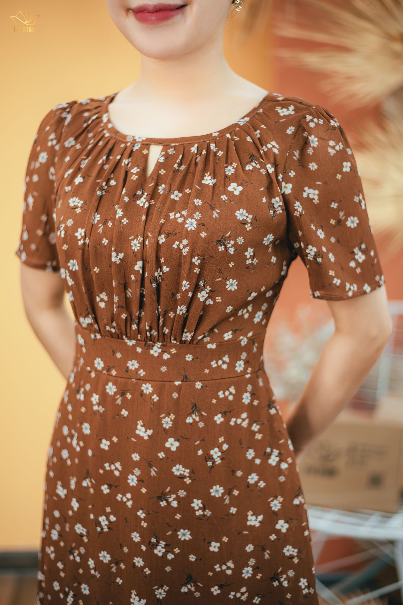 Đầm form A - Cổ tròn khoét V tay ngắn - CD - nâu hoa - TTV1473