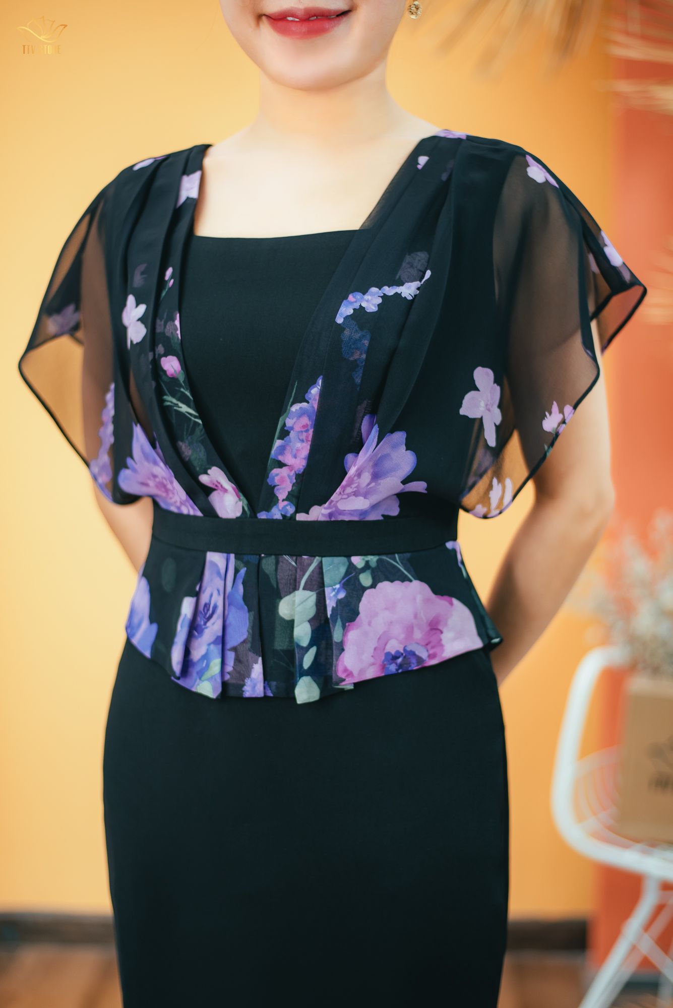 Đầm body - Cổ vuông tay cánh tiên - CT - Đen hoa tím - TTV1463