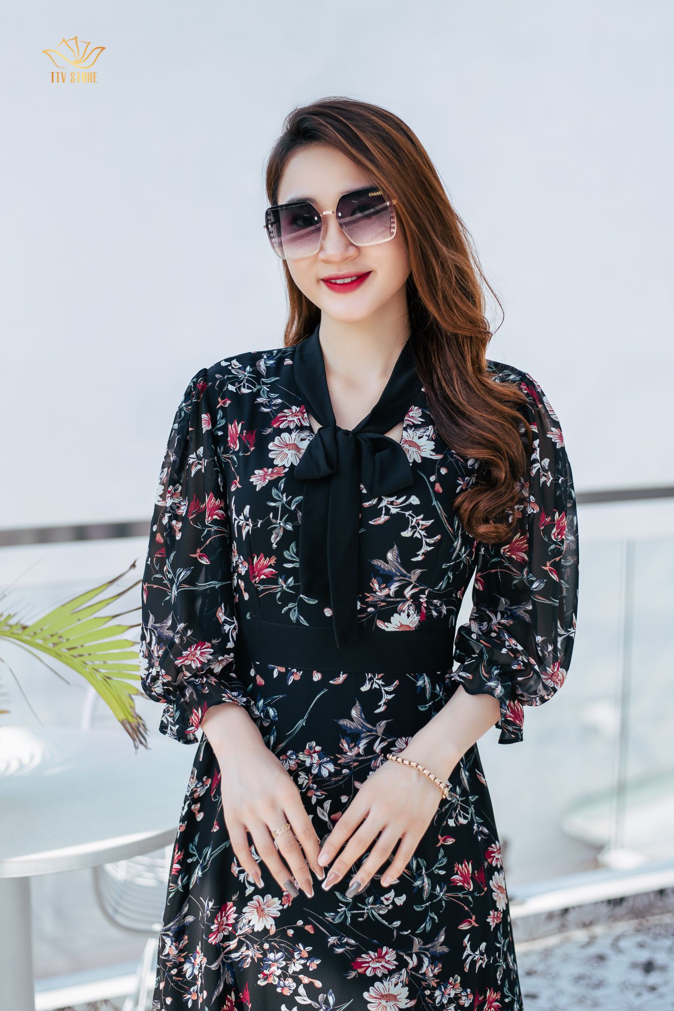 Đầm xoè - Cổ tim cột nơ kết nút tay lỡ  - Đen hoa - TTV1141