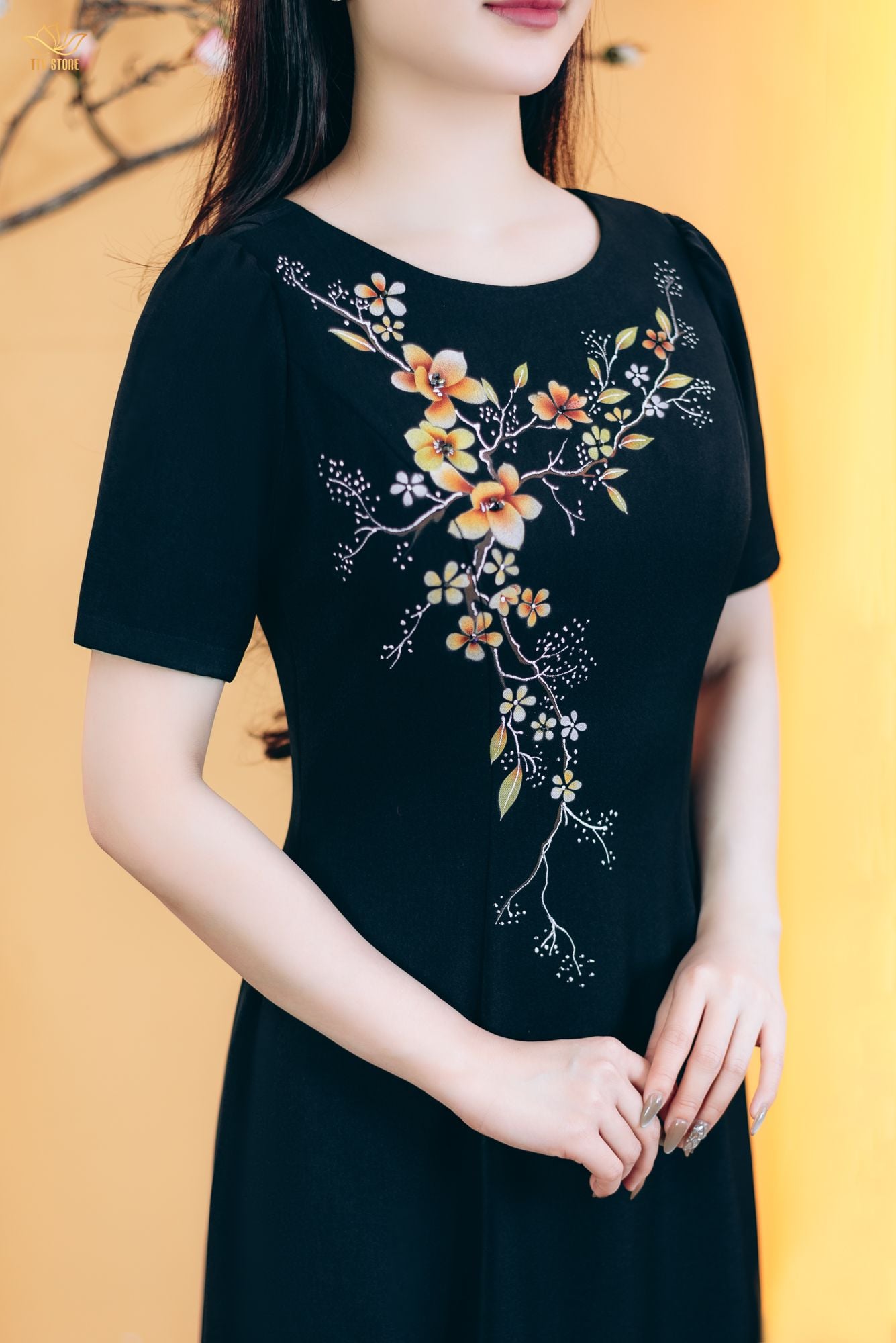 Đầm xòe 8 mảnh - Cổ tròn tay ngắn vẽ hoa kết cườm - CT - Đen vẽ hoa - TTV1775