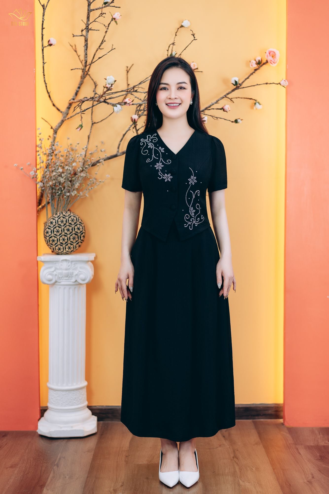 Áo - Cổ tim kết nút tay ngắn đính hạt đá - CT - Đen - TTV1778