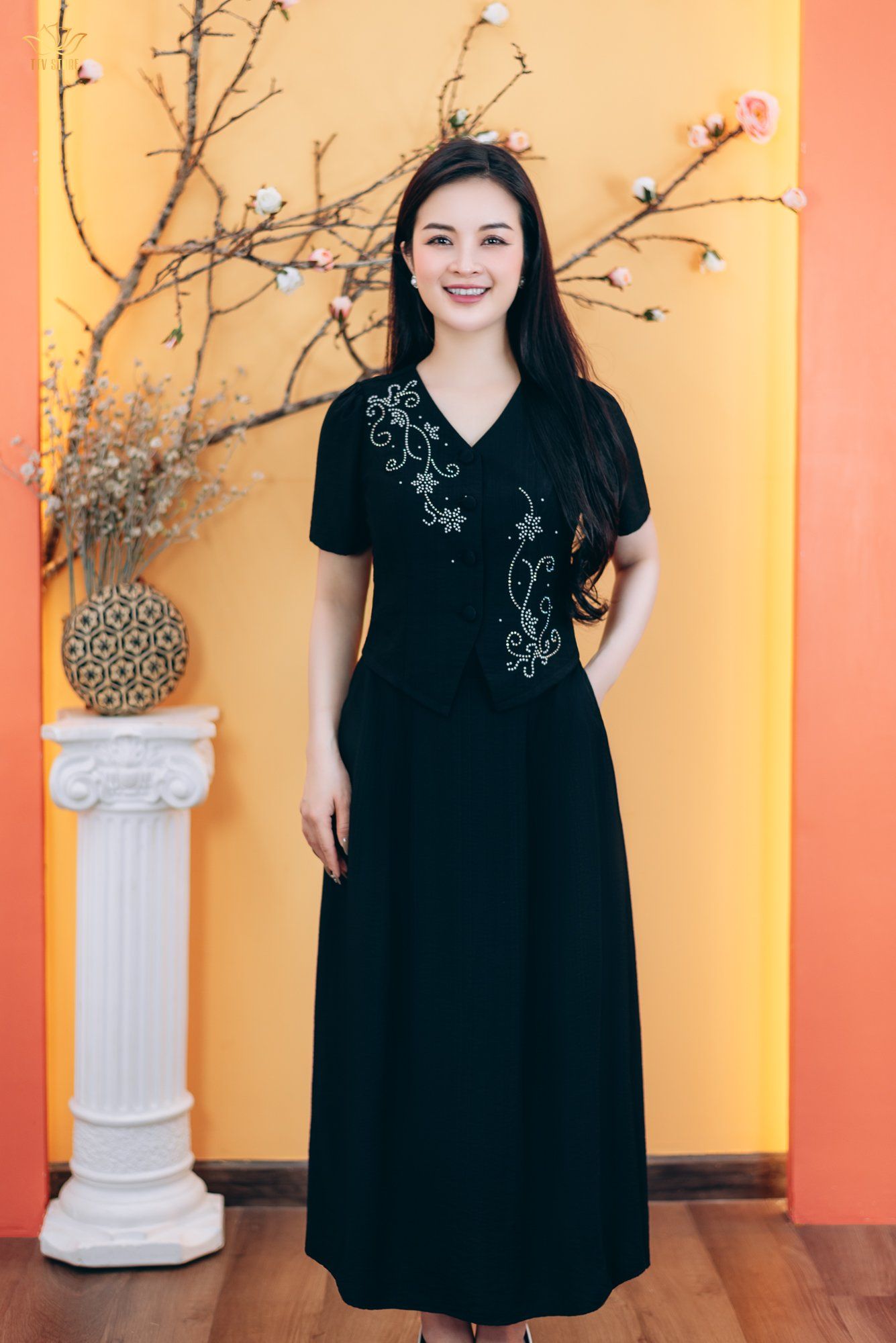 Áo - Cổ tim kết nút tay ngắn đính hạt đá - CT - Đen - TTV1778