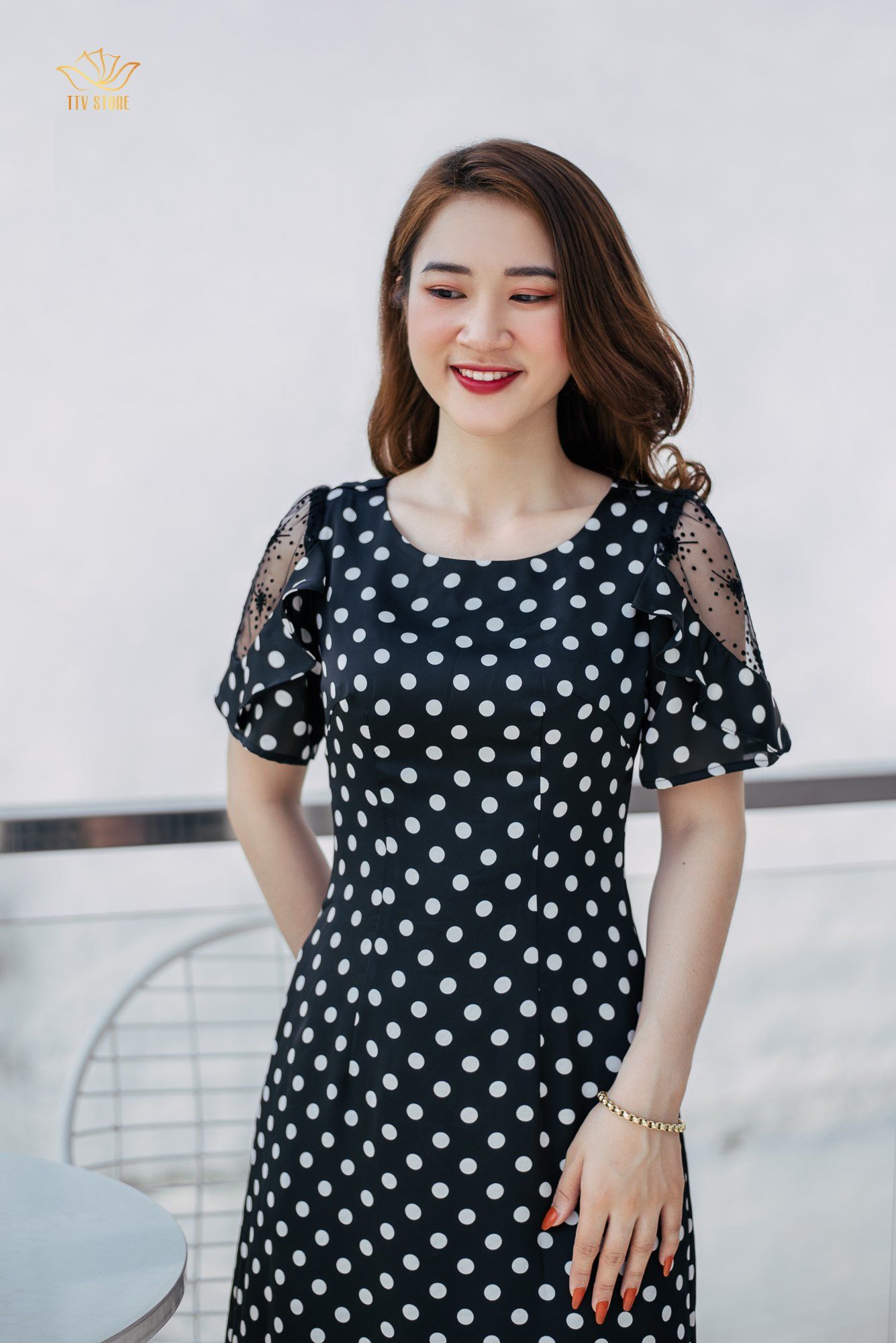 Đầm suông - Cổ tròn tay phối ren - CD - Đen bi trắng - TTV900