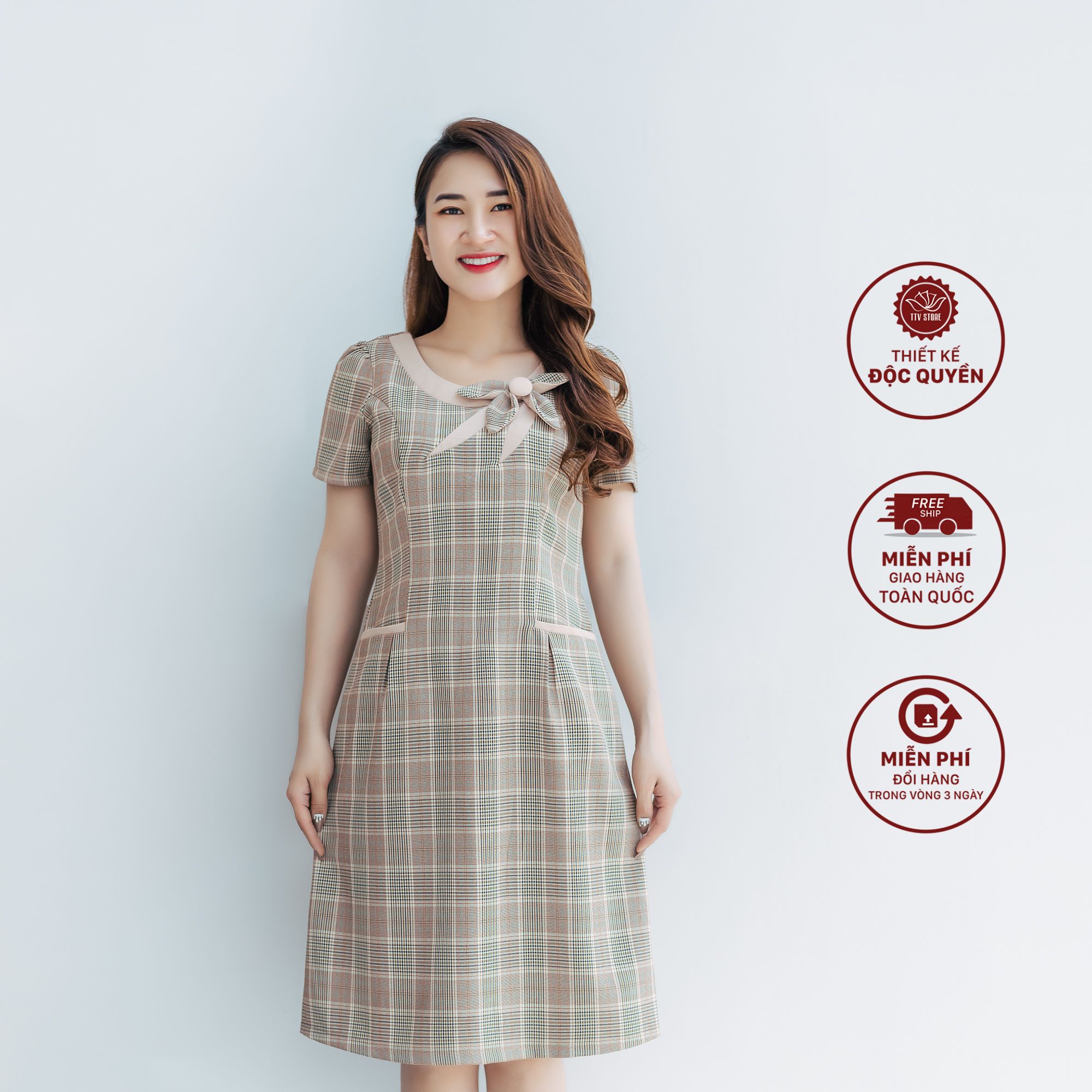 Đầm suông - Cổ tròn kết hoa tay ngắn - CT - Kem caro - TTV1162