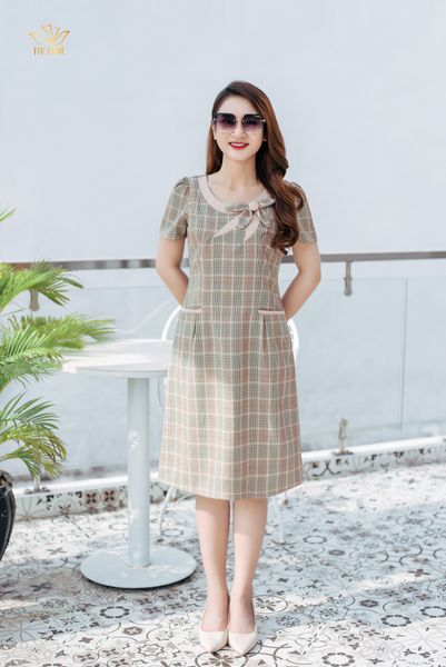 Đầm suông - Cổ tròn kết hoa tay ngắn - CT - Kem caro - TTV1162