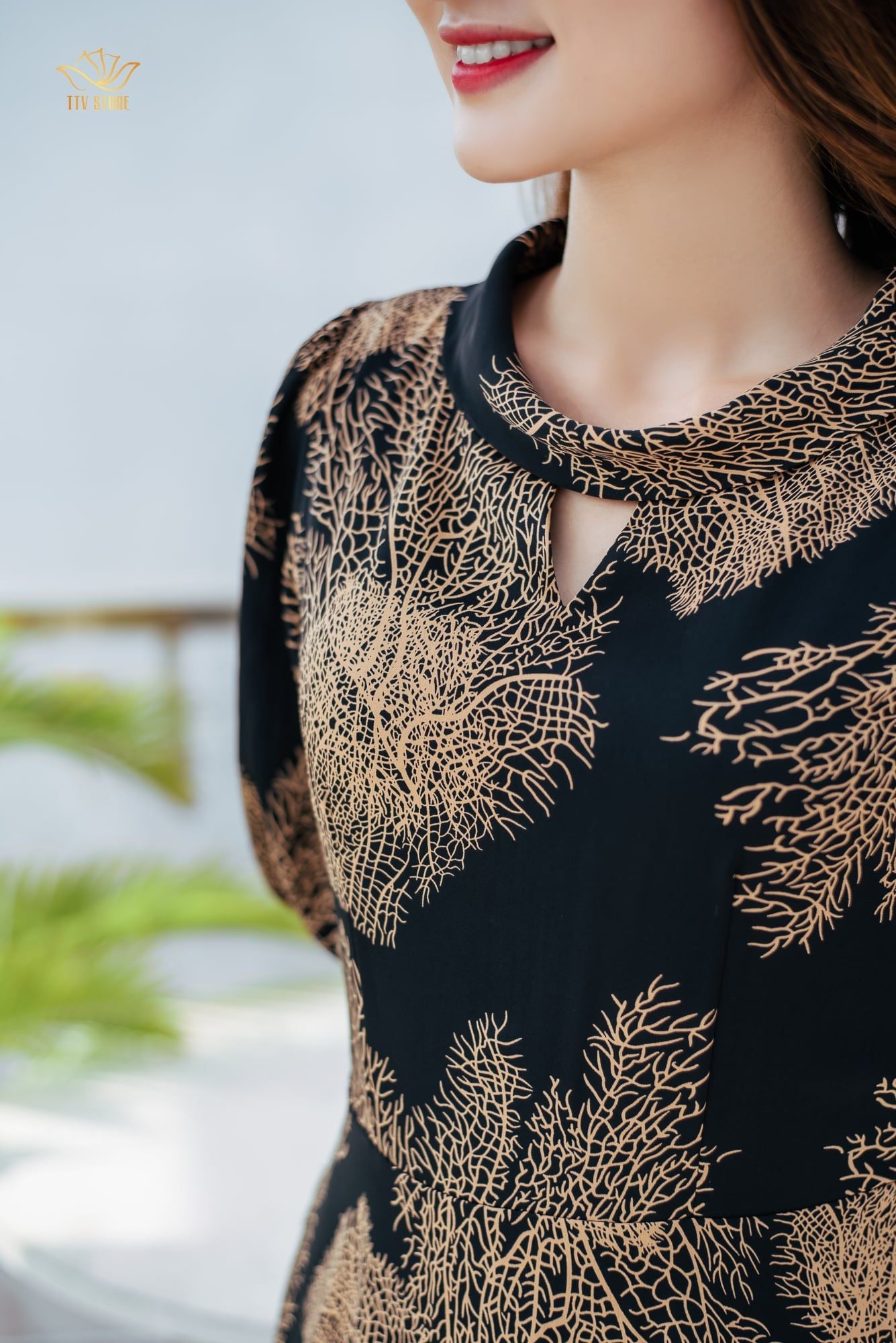 Maxi - Cổ tròn khoét V tay lỡ - CT - Đen lá nâu - TTV1161