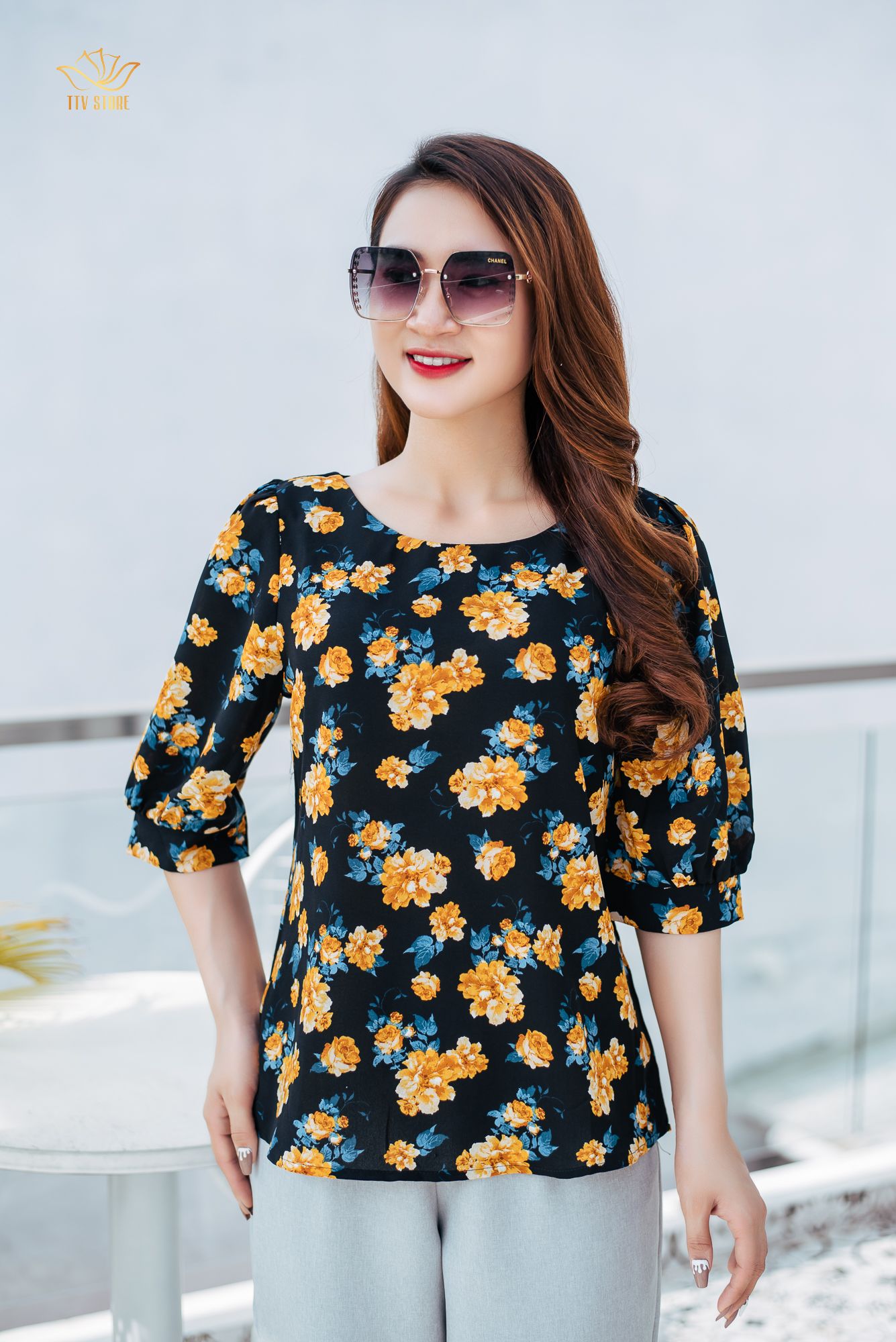 Áo - Cổ tròn tay lỡ - CT - Đen hoa vàng - TTV1166