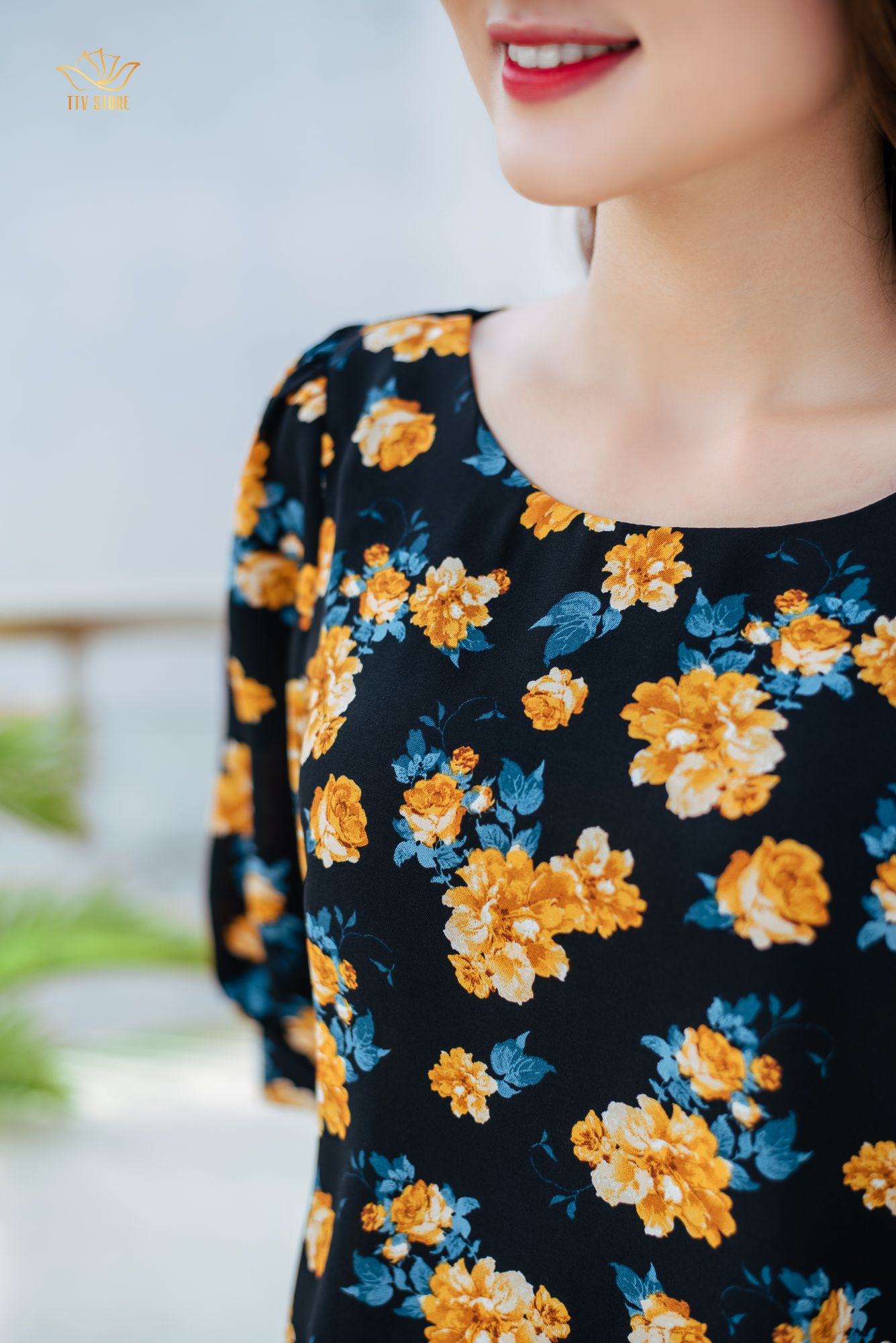 Áo - Cổ tròn tay lỡ - CT - Đen hoa vàng - TTV1166