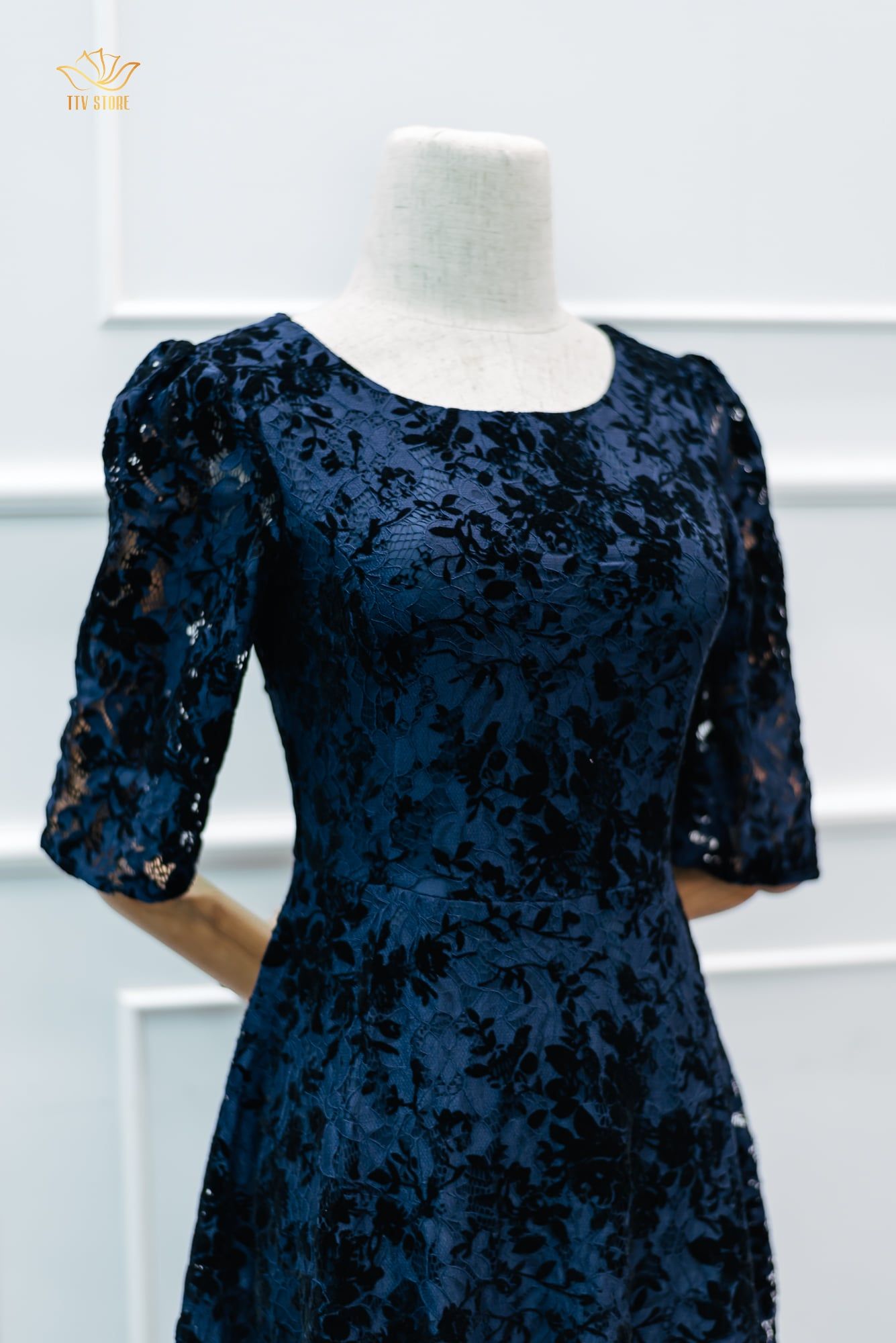 Đầm xoè - Cổ tròn tay lỡ - CT - Ren nhung xanh đen - TTV1172