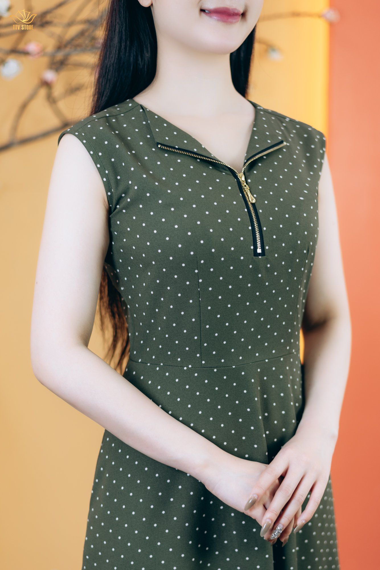 Đầm xòe - Cổ cánh én cách điệu tay sát nách - CV - Xanh chấm bi trắng - TTV1812