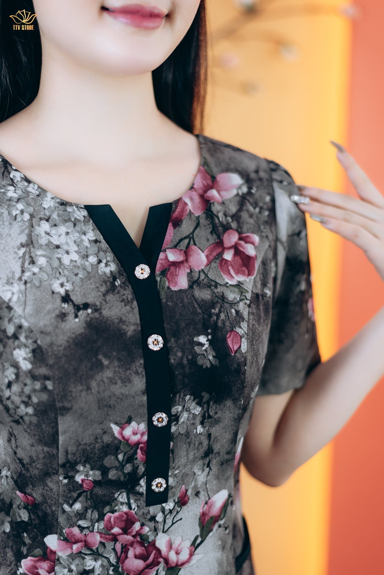 Đầm suông - Cổ tròn khoét V kết nút tay ngắn - CD - Xám hoa - TTV1764