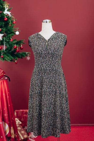 Đầm xòe - Cổ cánh én cách điệu tay sát nách - CV - Đen hoa nhí - TTV1798