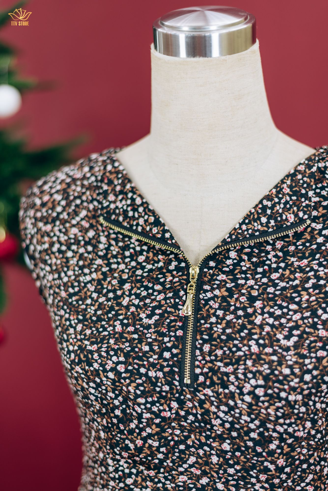 Đầm xòe - Cổ cánh én cách điệu tay sát nách - CV - Đen hoa nhí - TTV1798