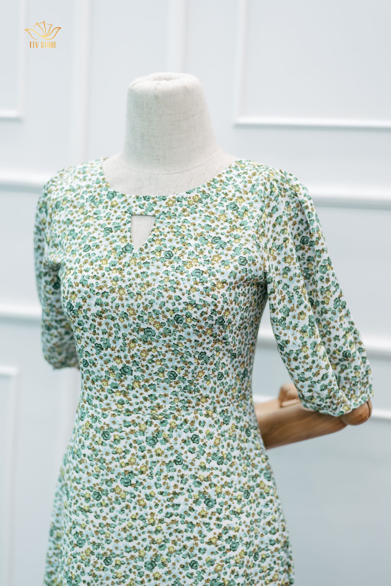 Đầm form A - Cổ tròn khoét V tay lỡ - CT - Xanh hoa nhí - TTV1165