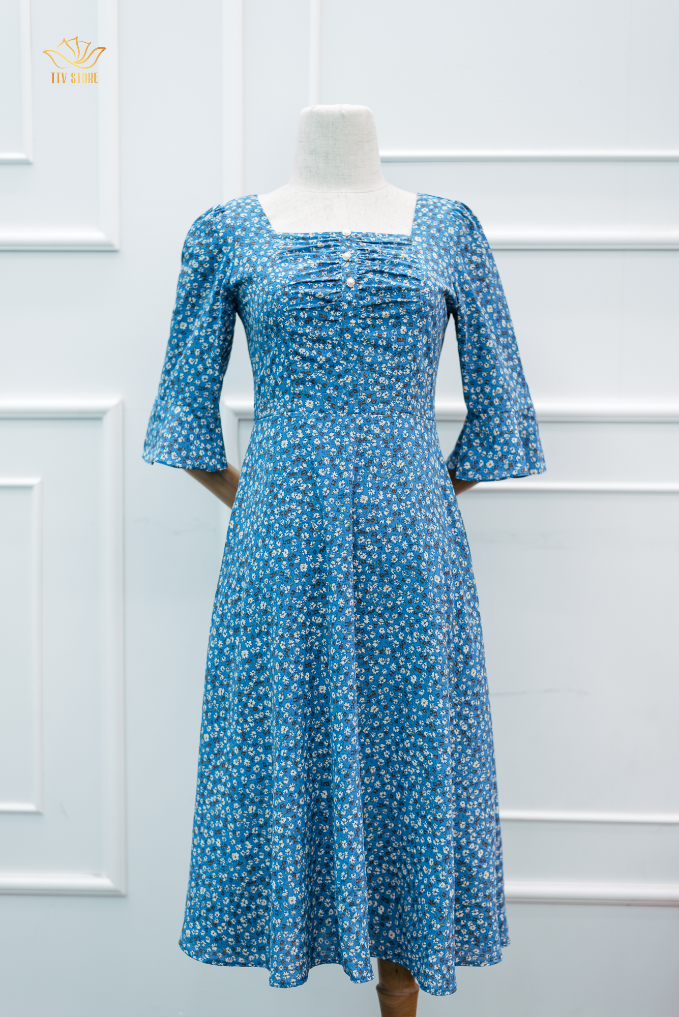 Đầm xoè - Cổ vuông kết nút tay loe - CV - Xanh hoa nhí trắng - TTV1182