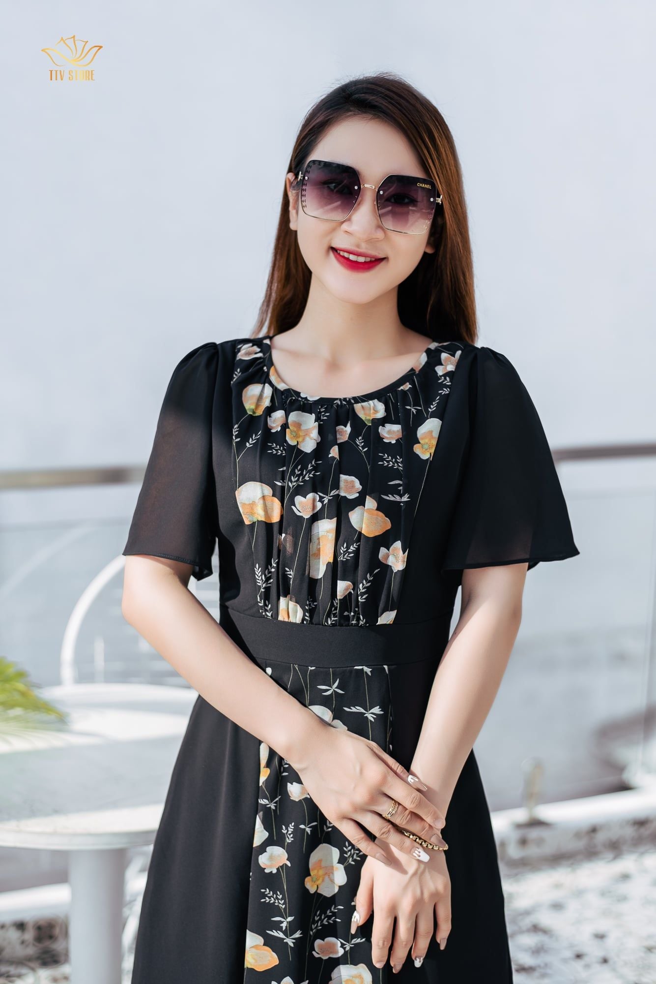 Đầm xoè - Cổ tròn xếp li tay loe - CD - Đen hoa kem - TTV1194